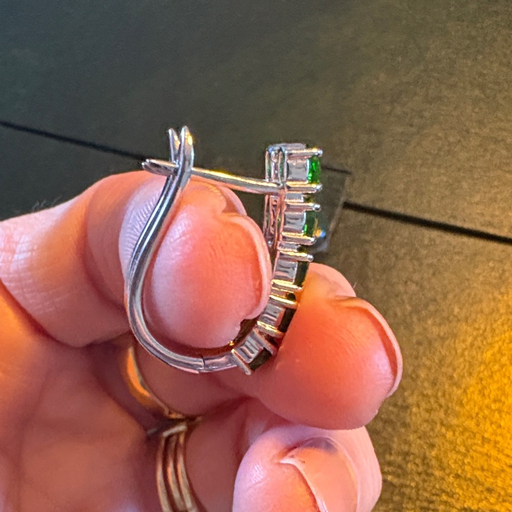Elegant emerald and sterling silver Hoop Earrings - Picture 4 of 11